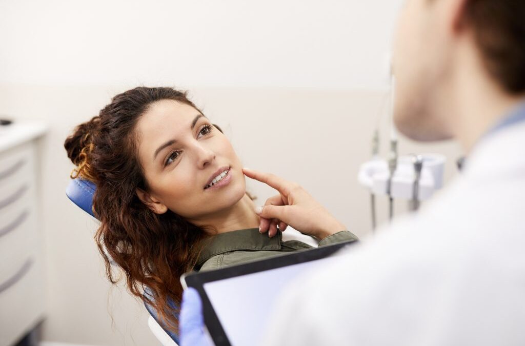 Implantes dentales: qué valorar antes de elegir tu tratamiento
