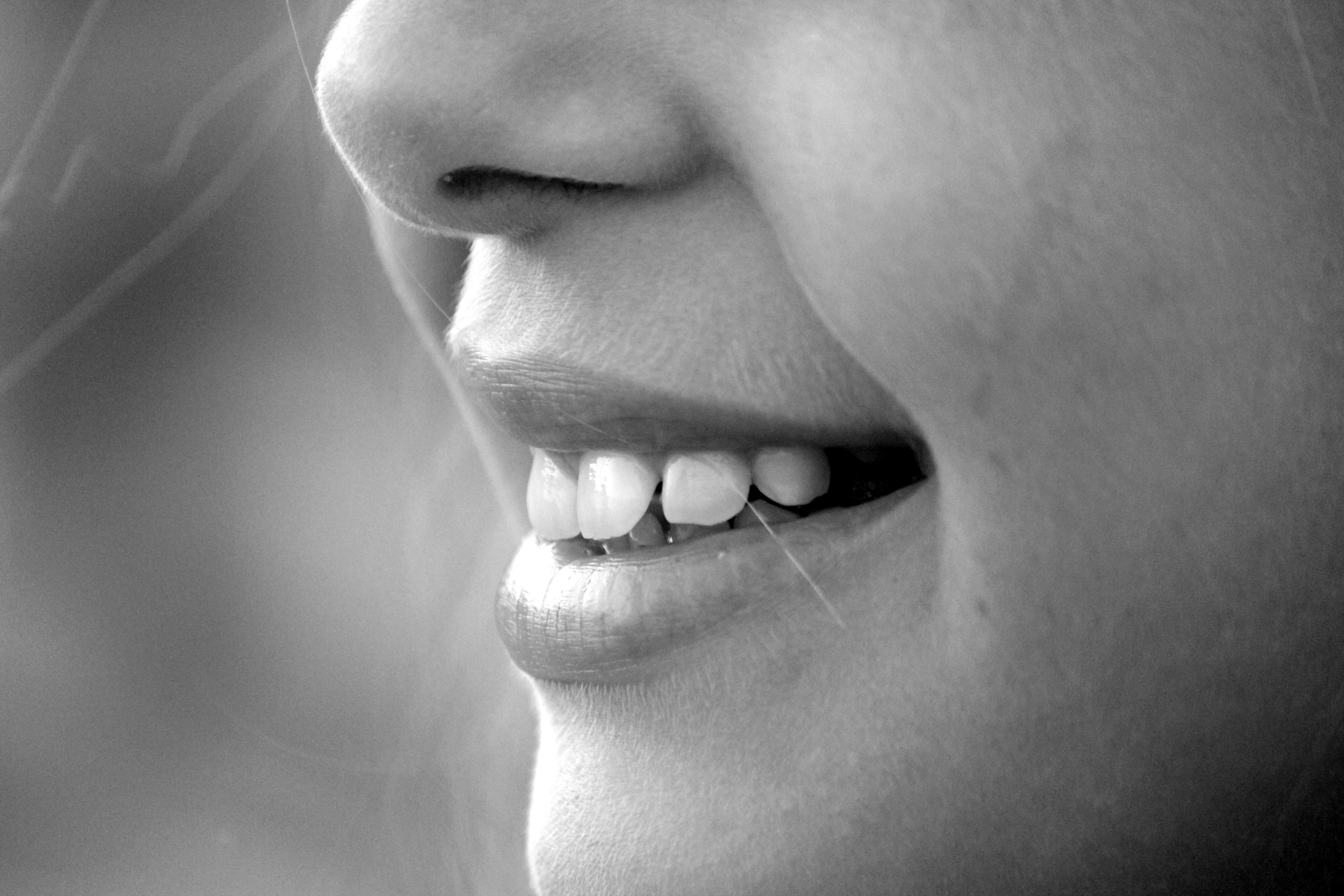 Sonrisa natural de una paciente
